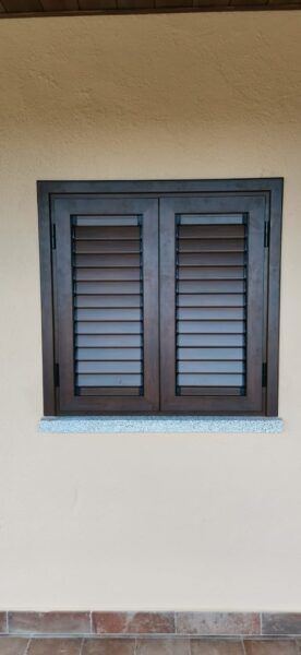 Contraventanas y contrapuertas de aluminio