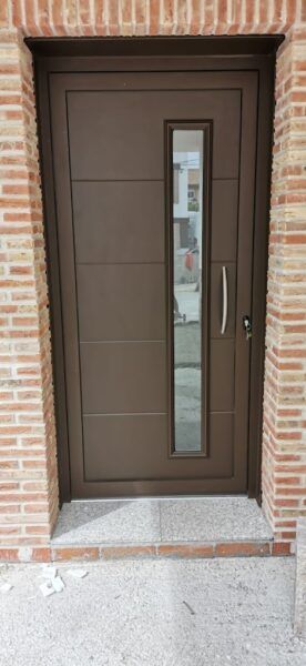 Puerta de acceso de aluminio